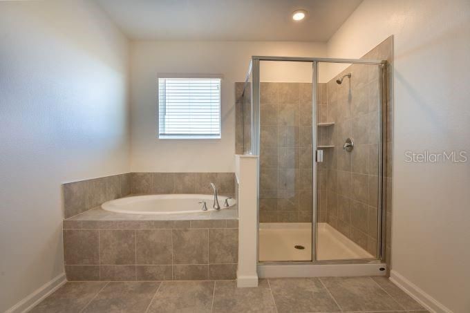 For Rent: $2,250 (3 beds, 2 baths, 1988 Square Feet)