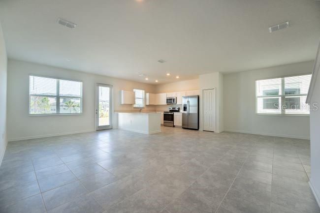 For Rent: $2,250 (3 beds, 2 baths, 1988 Square Feet)