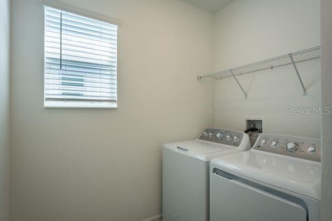 For Rent: $2,250 (3 beds, 2 baths, 1988 Square Feet)