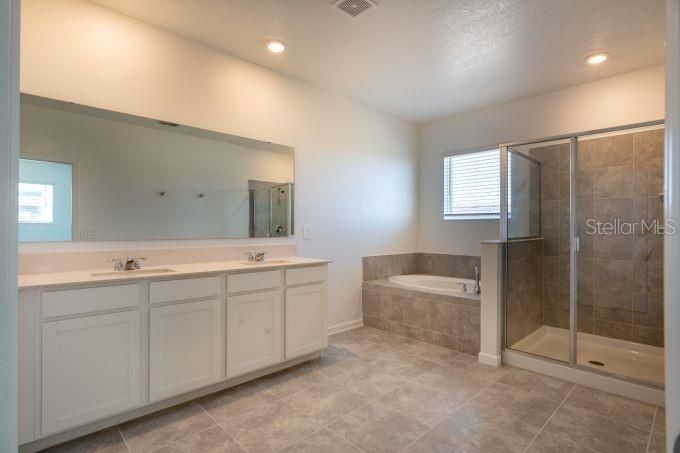 For Rent: $2,250 (3 beds, 2 baths, 1988 Square Feet)