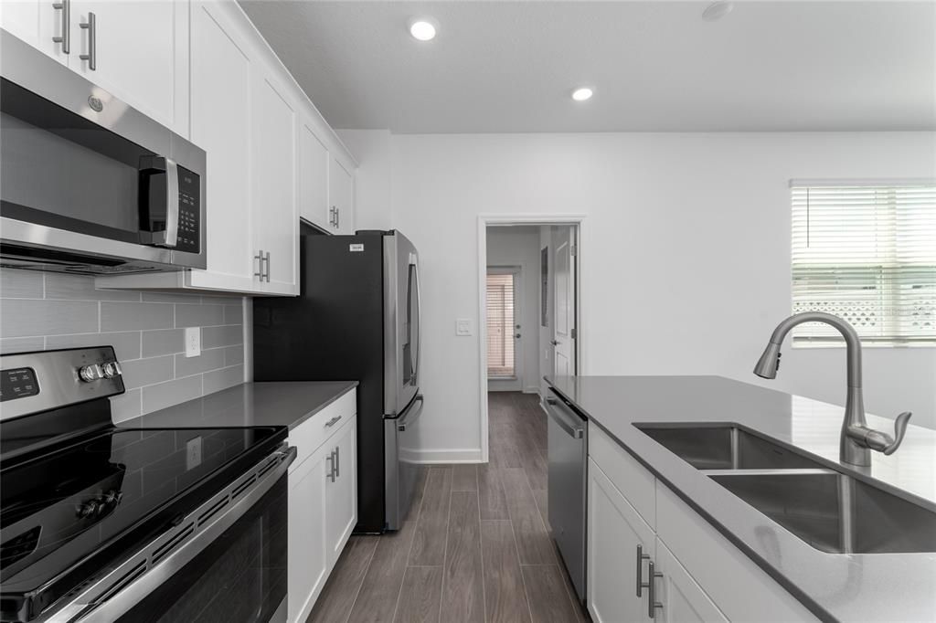 出租: $2,695 (3 贝兹, 2 浴室, 1717 平方英尺)