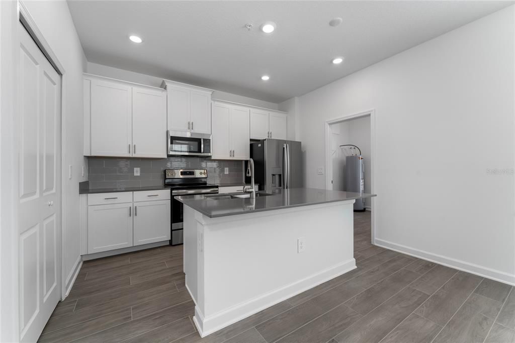 出租: $2,695 (3 贝兹, 2 浴室, 1717 平方英尺)