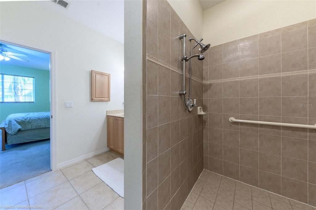 出租: $1,900 (2 贝兹, 2 浴室, 1512 平方英尺)