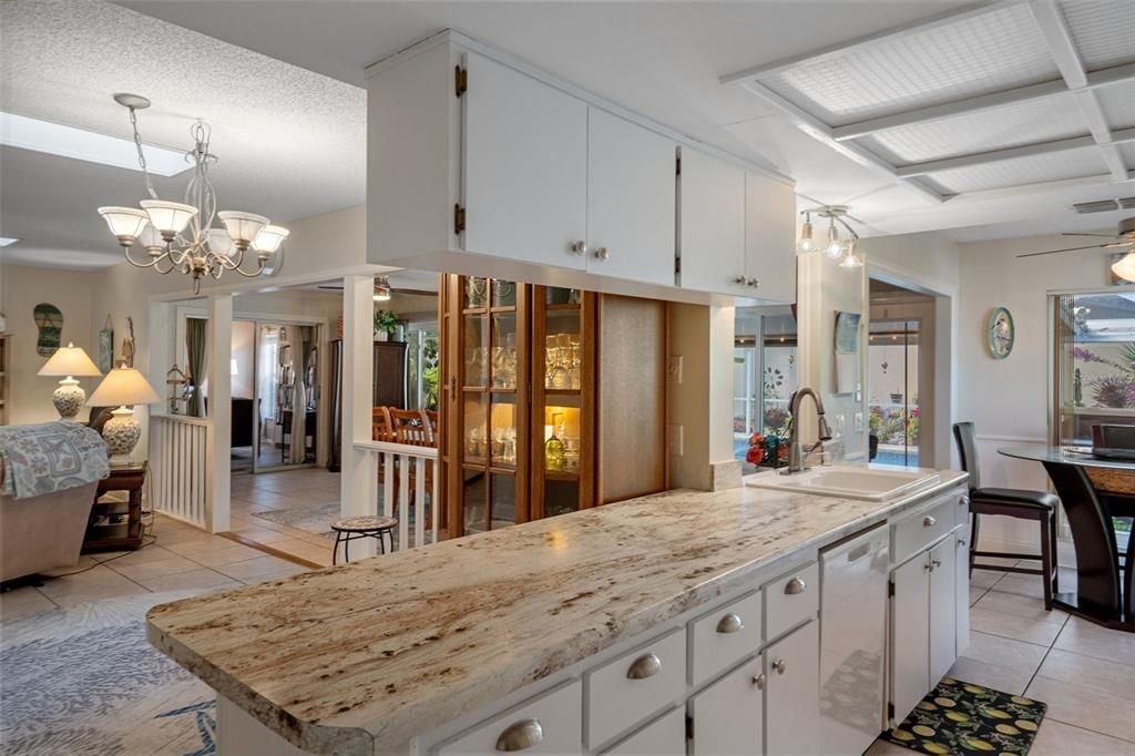 For Sale: $369,900 (2 beds, 2 baths, 1674 Square Feet)