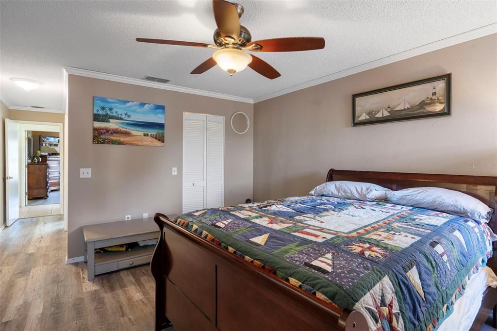 For Sale: $369,900 (2 beds, 2 baths, 1674 Square Feet)