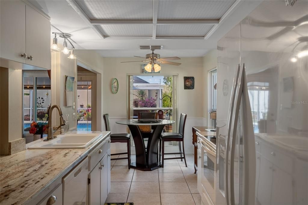 For Sale: $369,900 (2 beds, 2 baths, 1674 Square Feet)