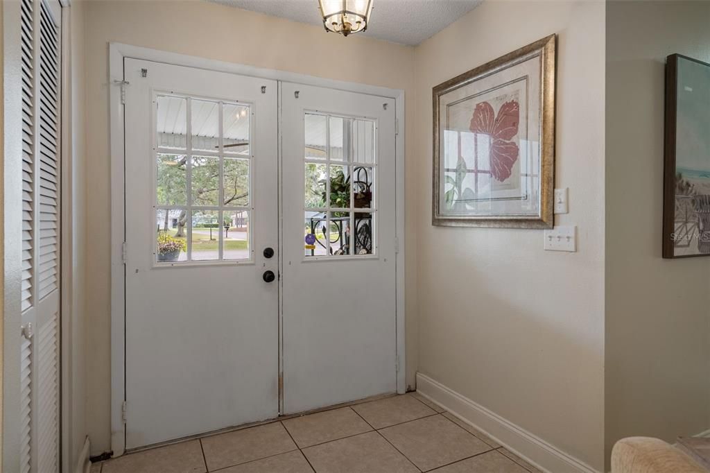 For Sale: $369,900 (2 beds, 2 baths, 1674 Square Feet)