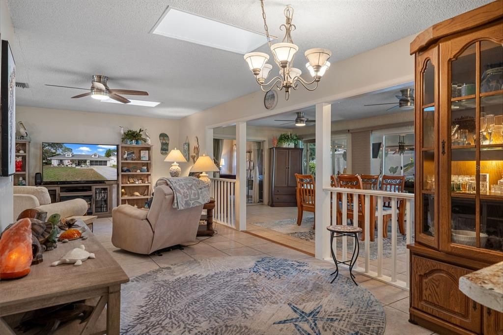 For Sale: $369,900 (2 beds, 2 baths, 1674 Square Feet)