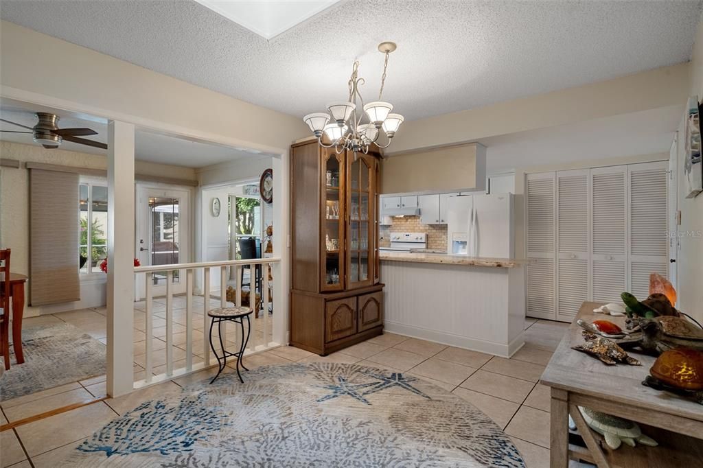 For Sale: $369,900 (2 beds, 2 baths, 1674 Square Feet)