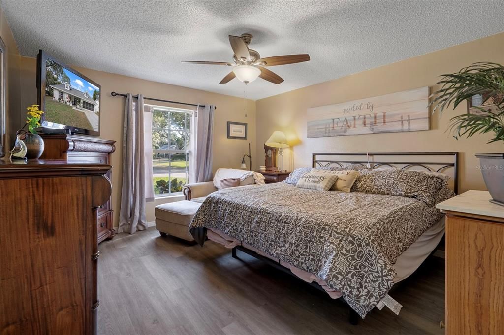 For Sale: $369,900 (2 beds, 2 baths, 1674 Square Feet)