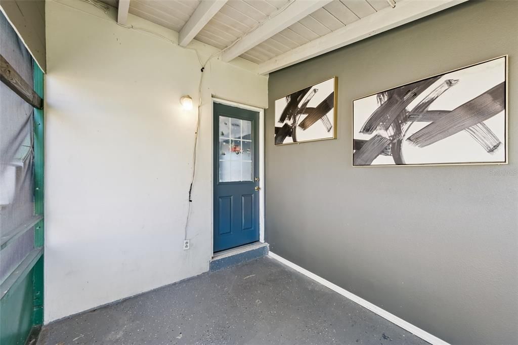 For Sale: $220,000 (2 beds, 1 baths, 820 Square Feet)