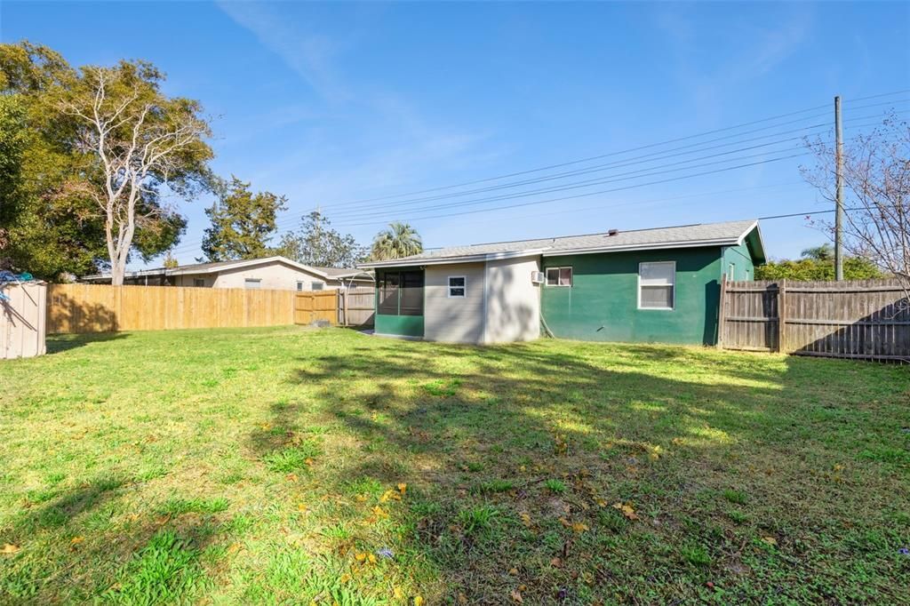 For Sale: $220,000 (2 beds, 1 baths, 820 Square Feet)