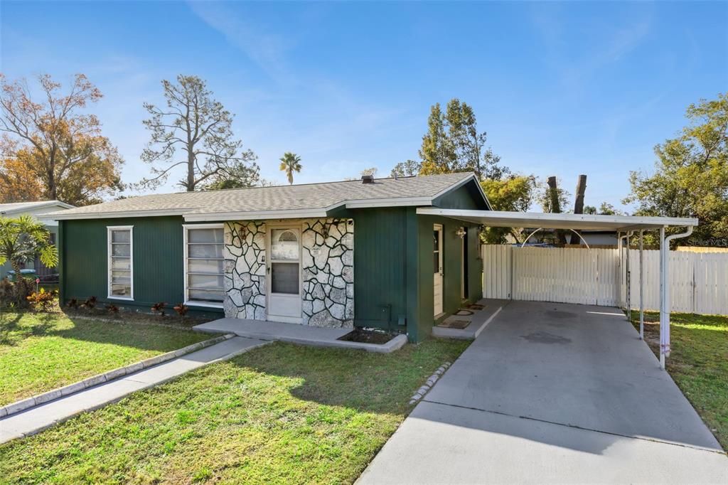 For Sale: $220,000 (2 beds, 1 baths, 820 Square Feet)