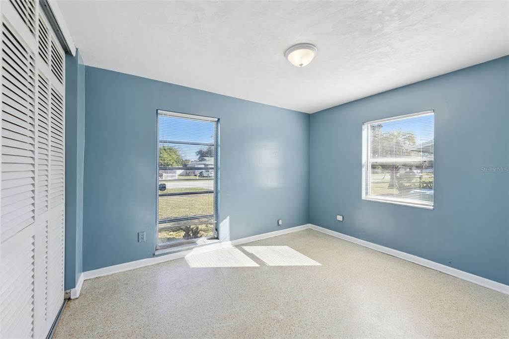 For Sale: $220,000 (2 beds, 1 baths, 820 Square Feet)