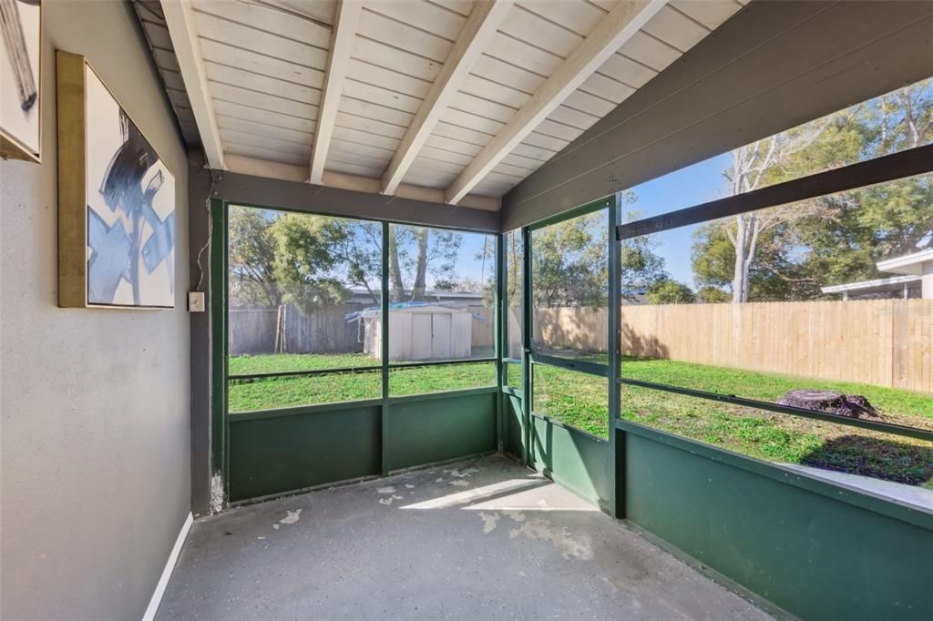 For Sale: $220,000 (2 beds, 1 baths, 820 Square Feet)