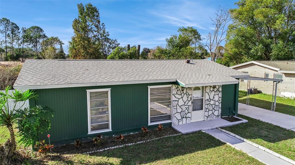 For Sale: $220,000 (2 beds, 1 baths, 820 Square Feet)