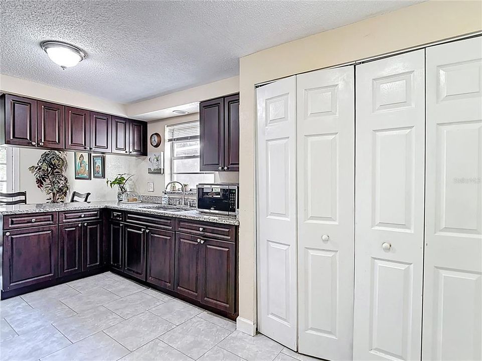 待售: $334,900 (3 贝兹, 2 浴室, 1148 平方英尺)