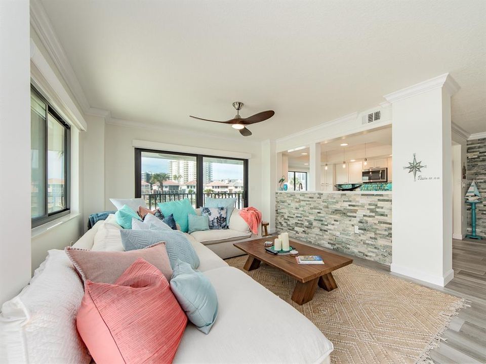 出租: $4,000 (2 贝兹, 2 浴室, 1530 平方英尺)