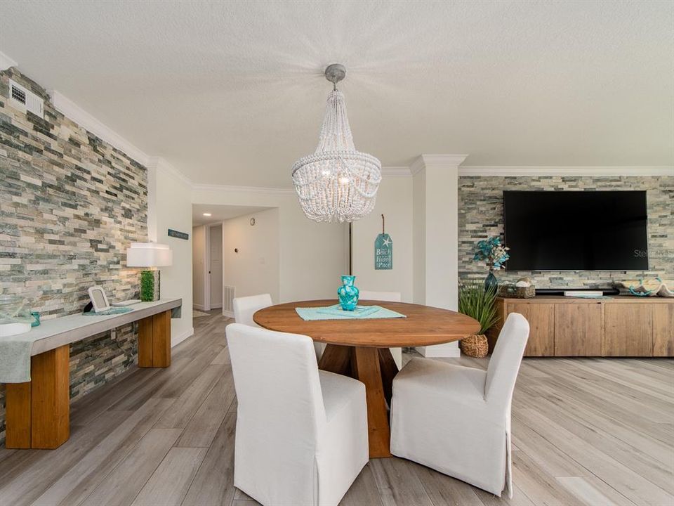 出租: $4,000 (2 贝兹, 2 浴室, 1530 平方英尺)