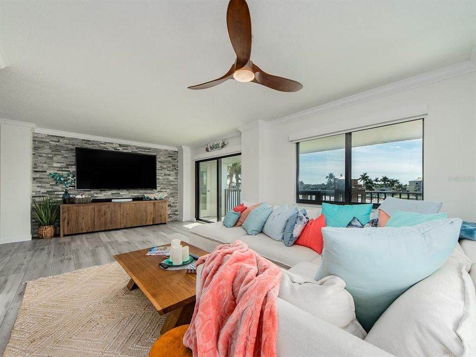 出租: $4,000 (2 贝兹, 2 浴室, 1530 平方英尺)