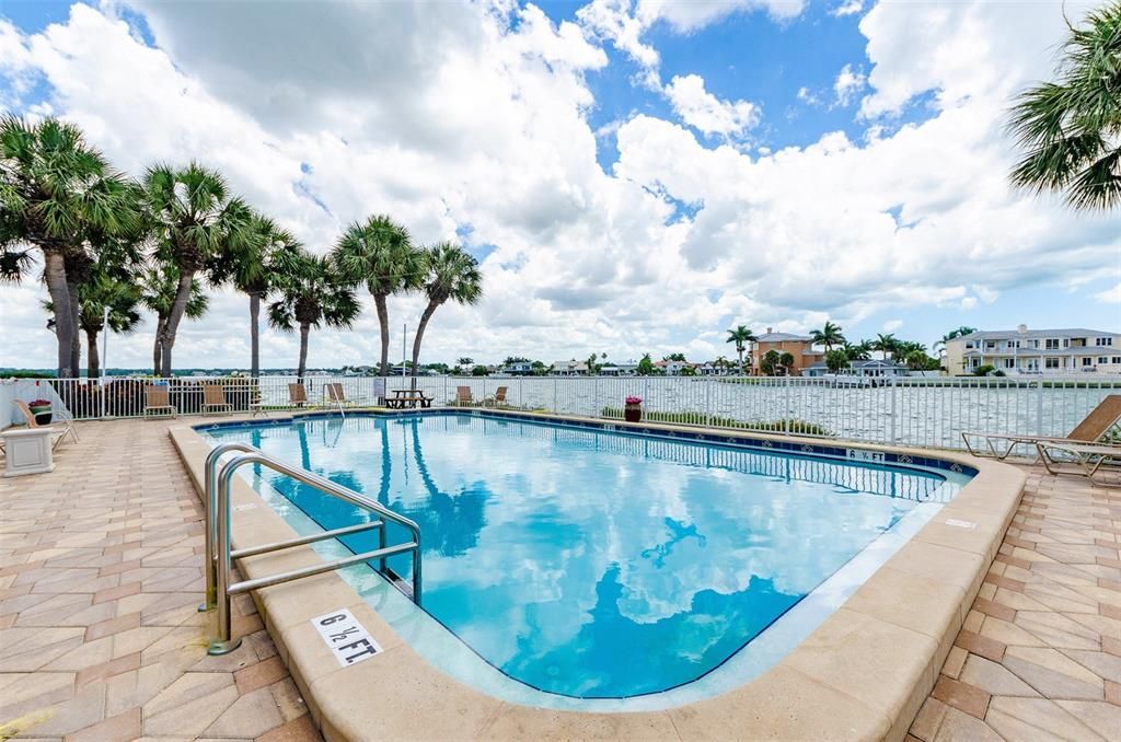 出租: $4,000 (2 贝兹, 2 浴室, 1530 平方英尺)