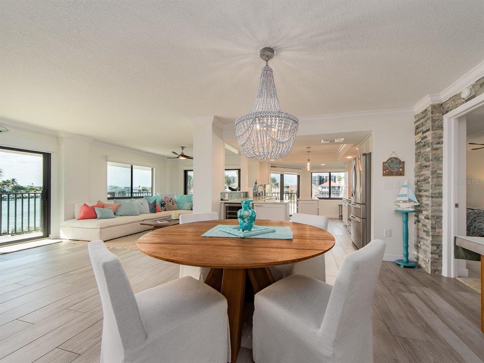 出租: $4,000 (2 贝兹, 2 浴室, 1530 平方英尺)