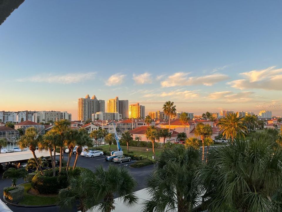 出租: $4,000 (2 贝兹, 2 浴室, 1530 平方英尺)