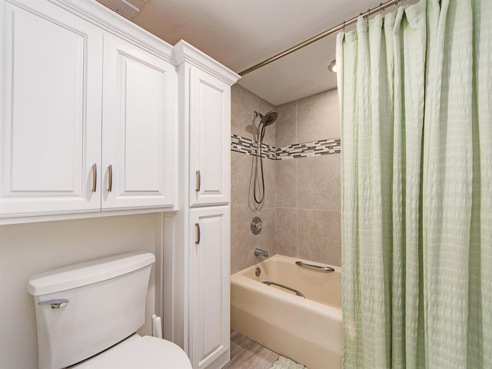 出租: $4,000 (2 贝兹, 2 浴室, 1530 平方英尺)