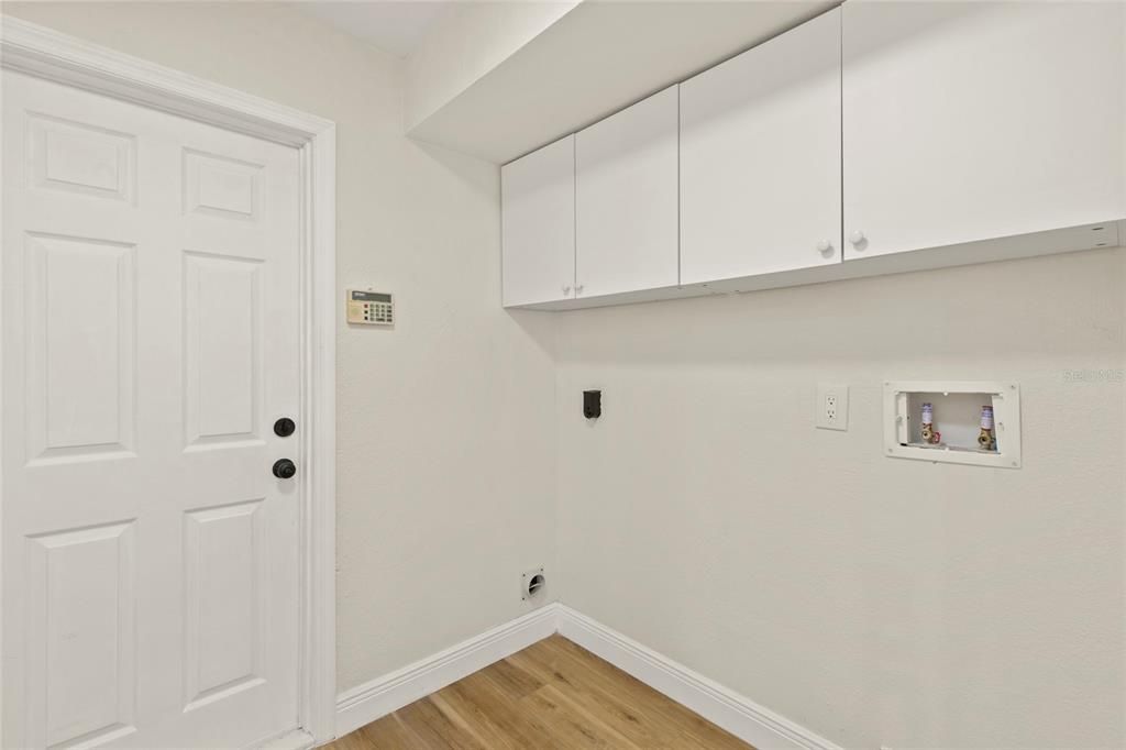 For Sale: $475,000 (4 beds, 2 baths, 1927 Square Feet)