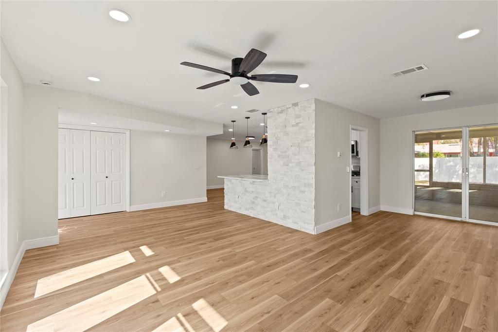 For Sale: $475,000 (4 beds, 2 baths, 1927 Square Feet)