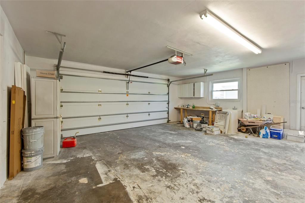 For Sale: $475,000 (4 beds, 2 baths, 1927 Square Feet)