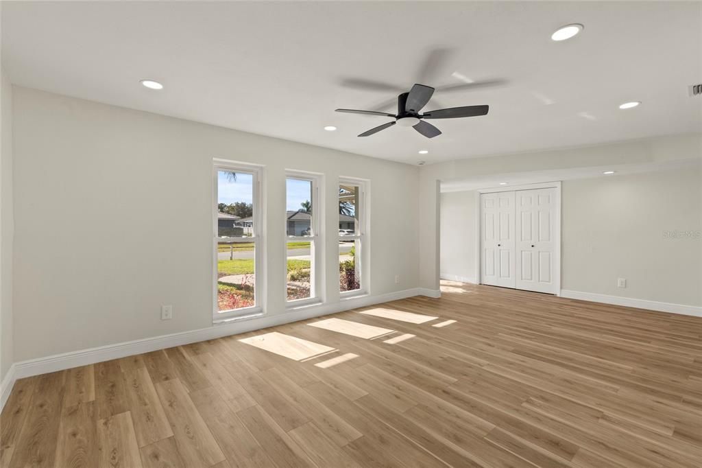 For Sale: $475,000 (4 beds, 2 baths, 1927 Square Feet)