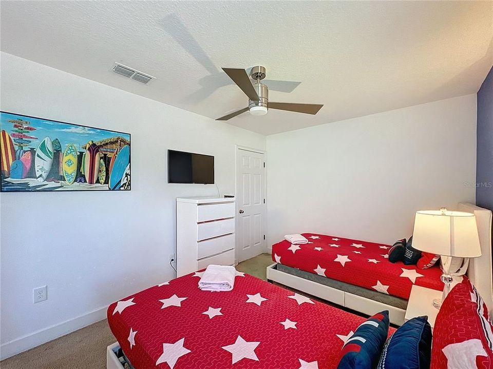 For Sale: $480,000 (6 beds, 5 baths, 3619 Square Feet)