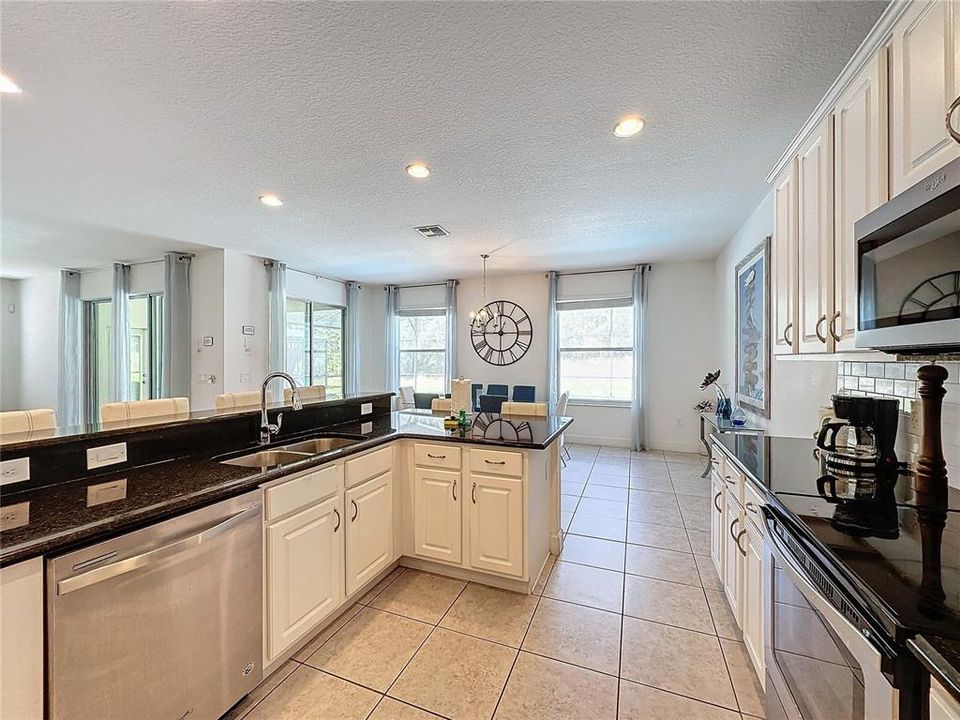 For Sale: $480,000 (6 beds, 5 baths, 3619 Square Feet)