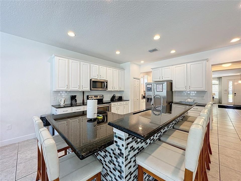 For Sale: $480,000 (6 beds, 5 baths, 3619 Square Feet)