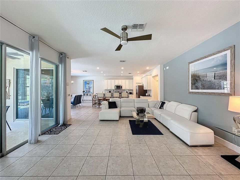 For Sale: $480,000 (6 beds, 5 baths, 3619 Square Feet)