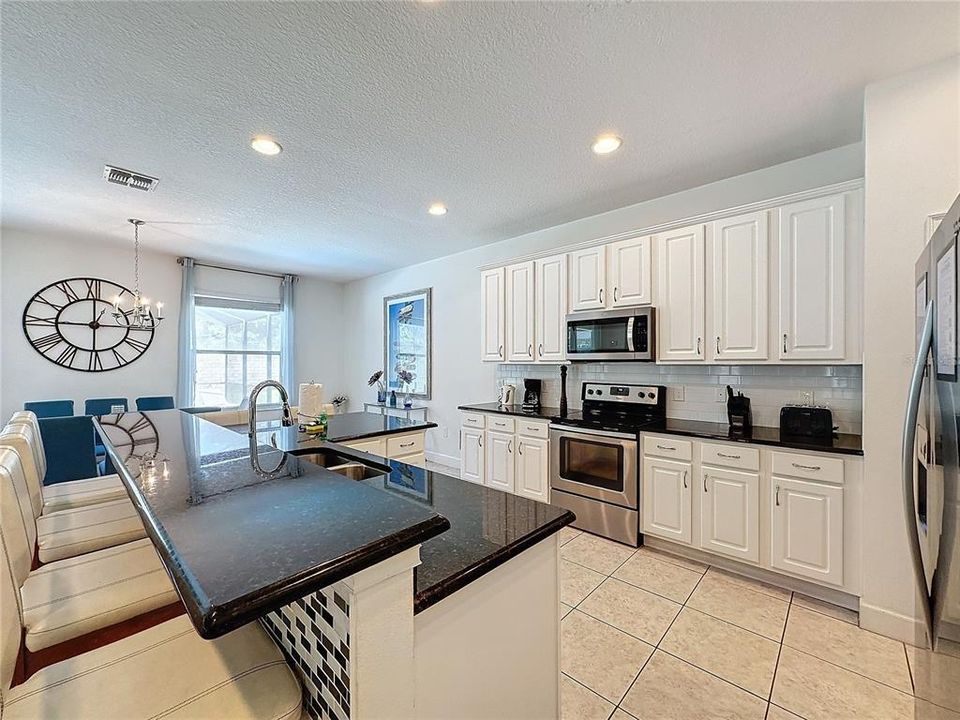 For Sale: $480,000 (6 beds, 5 baths, 3619 Square Feet)