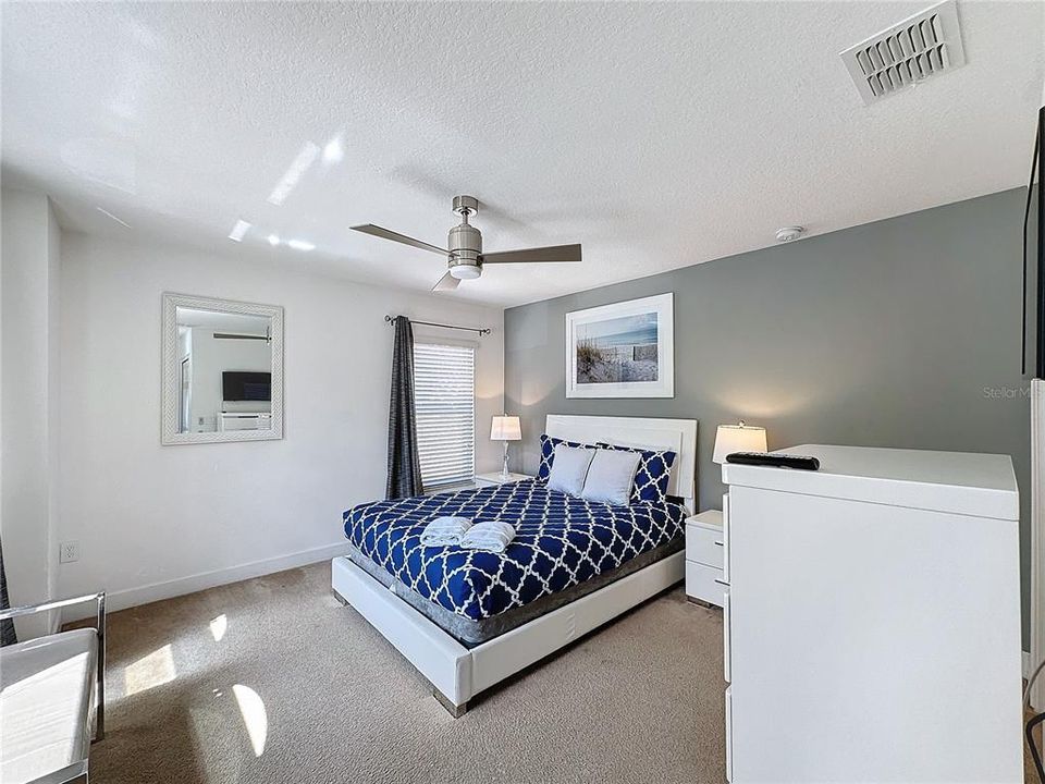 For Sale: $480,000 (6 beds, 5 baths, 3619 Square Feet)