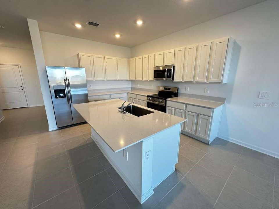 For Rent: $1,950 (3 beds, 2 baths, 1787 Square Feet)