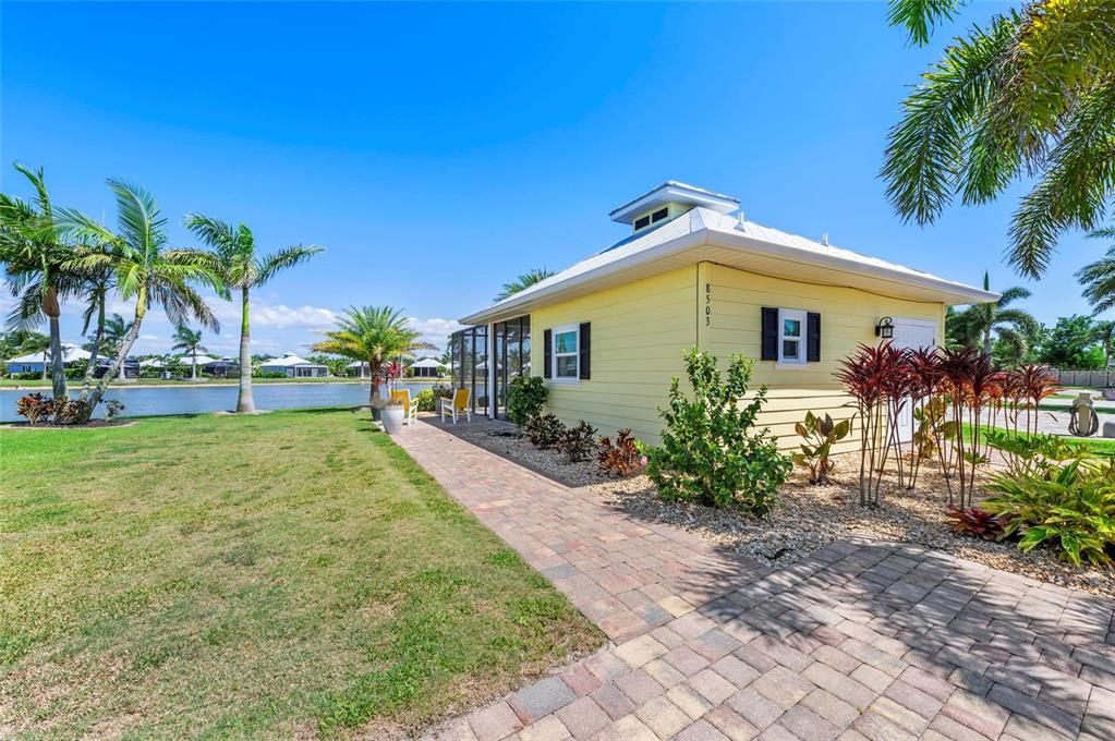 For Sale: $365,000 (1 beds, 1 baths, 208 Square Feet)