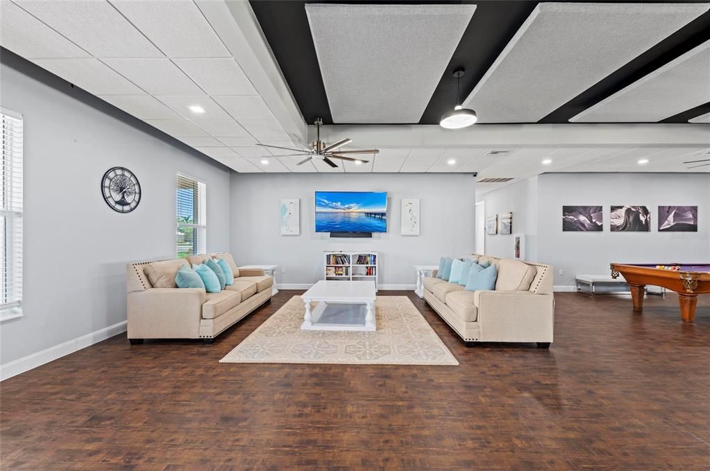 For Sale: $365,000 (1 beds, 1 baths, 208 Square Feet)