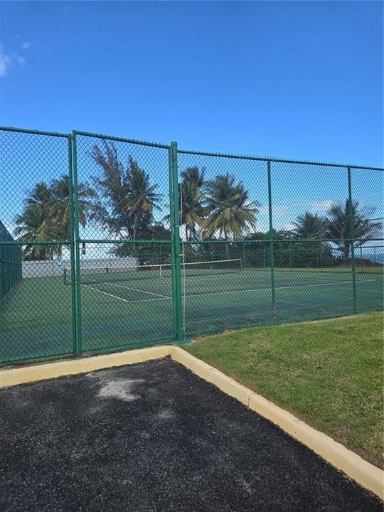 На продажу: $325,000 (2 спален, 2 ванн, 1010 Квадратных фут)