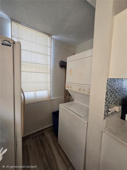 На продажу: $325,000 (2 спален, 2 ванн, 1010 Квадратных фут)