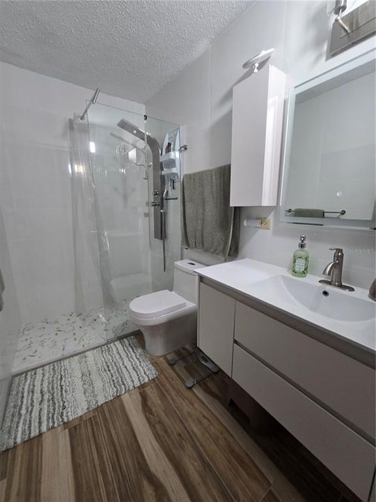 На продажу: $325,000 (2 спален, 2 ванн, 1010 Квадратных фут)