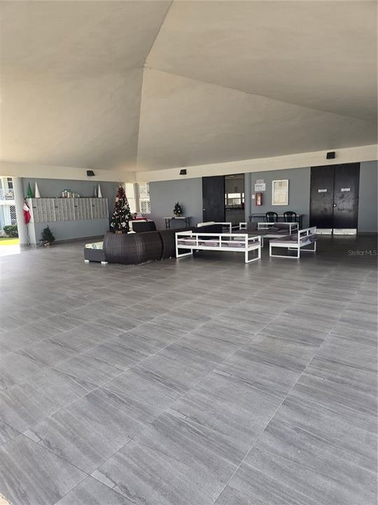 На продажу: $325,000 (2 спален, 2 ванн, 1010 Квадратных фут)