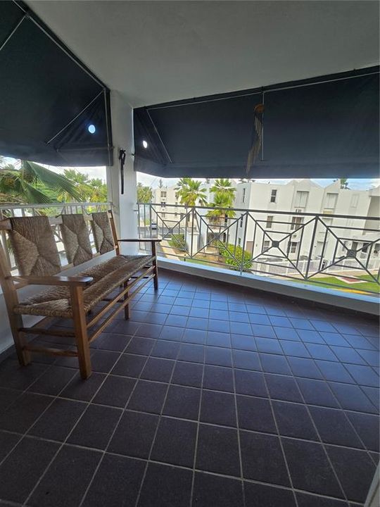 На продажу: $325,000 (2 спален, 2 ванн, 1010 Квадратных фут)