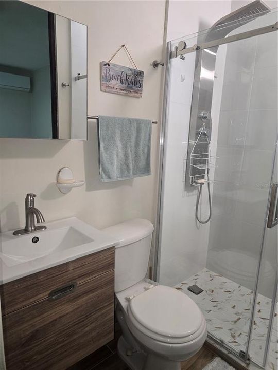 На продажу: $325,000 (2 спален, 2 ванн, 1010 Квадратных фут)