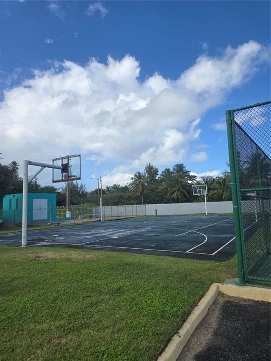 На продажу: $325,000 (2 спален, 2 ванн, 1010 Квадратных фут)