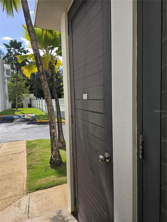 На продажу: $325,000 (2 спален, 2 ванн, 1010 Квадратных фут)