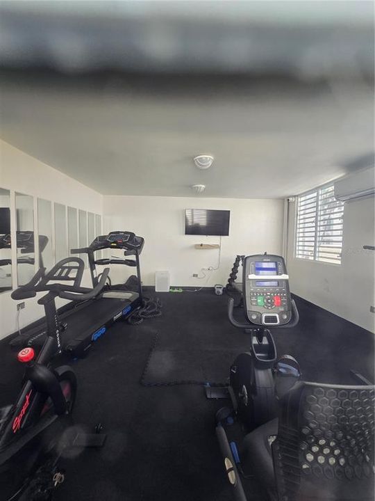 На продажу: $325,000 (2 спален, 2 ванн, 1010 Квадратных фут)